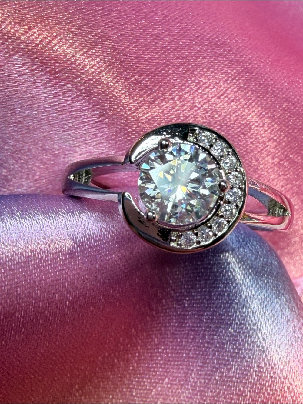New Elegant Round-1ct Moissanite Center Stone Surrounded by a Pave’ Moon Shape